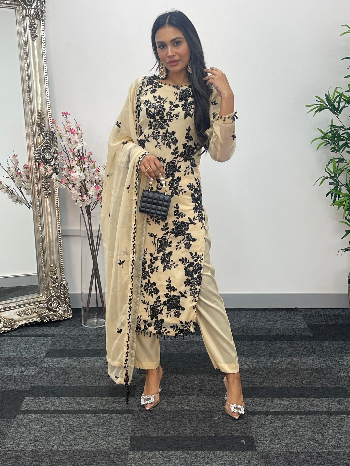 “Tooba” Ivory Chiffon Sitari