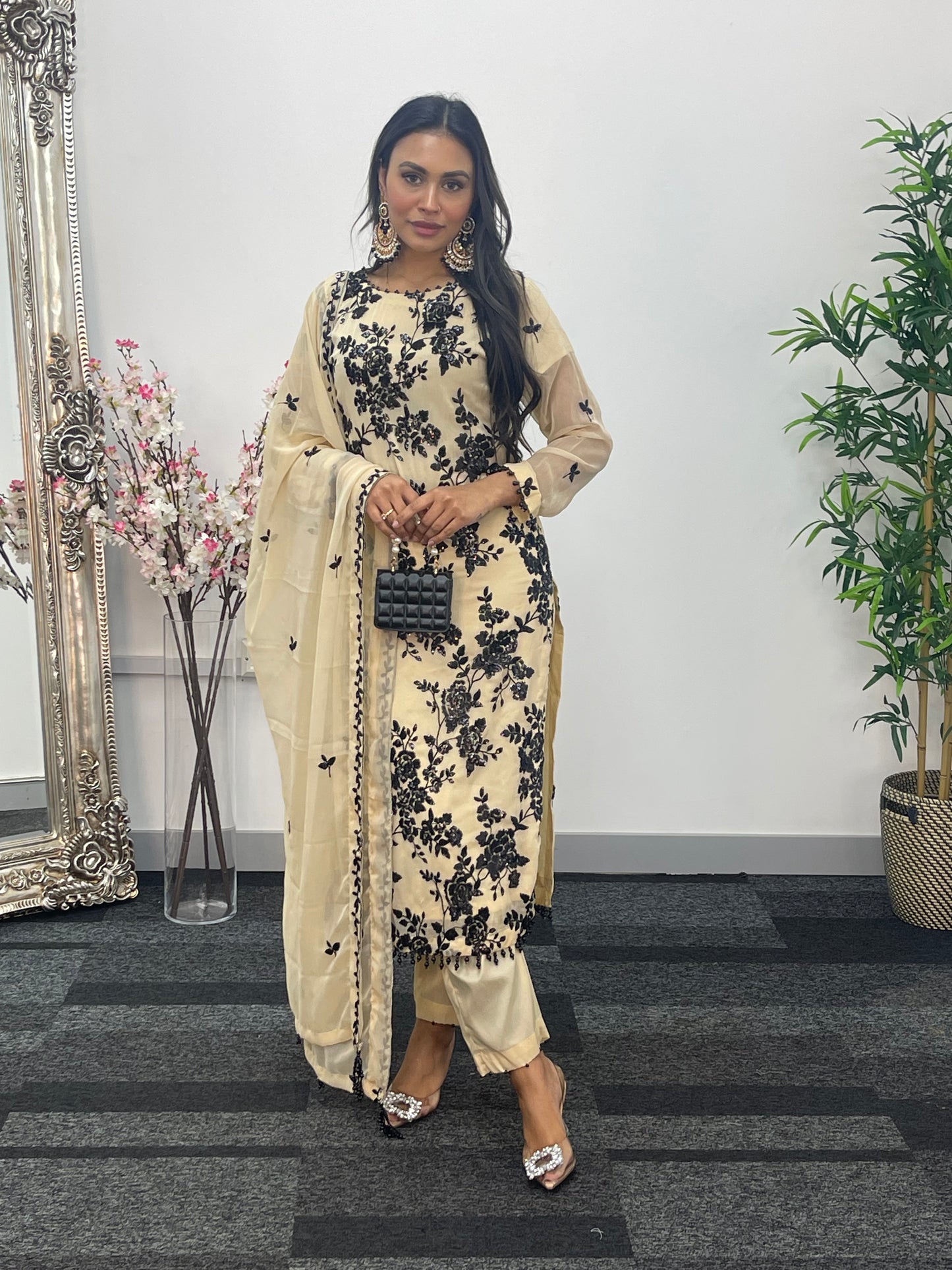“Tooba” Ivory Chiffon Sitari