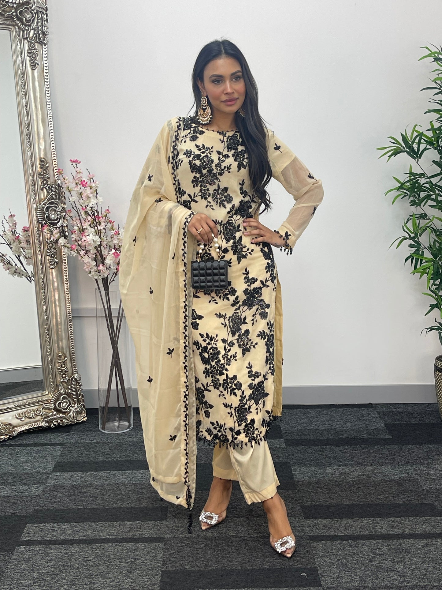 “Tooba” Ivory Chiffon Sitari