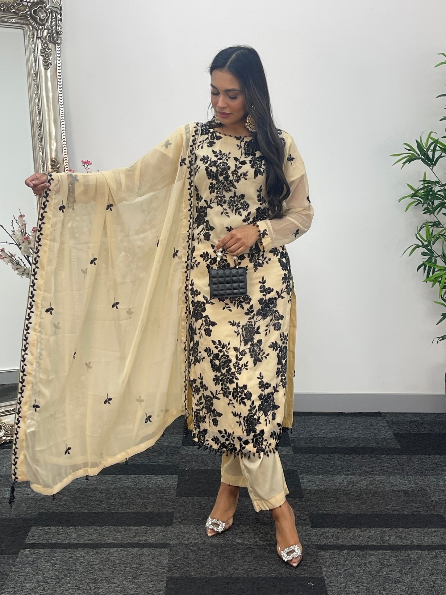 “Tooba” Ivory Chiffon Sitari