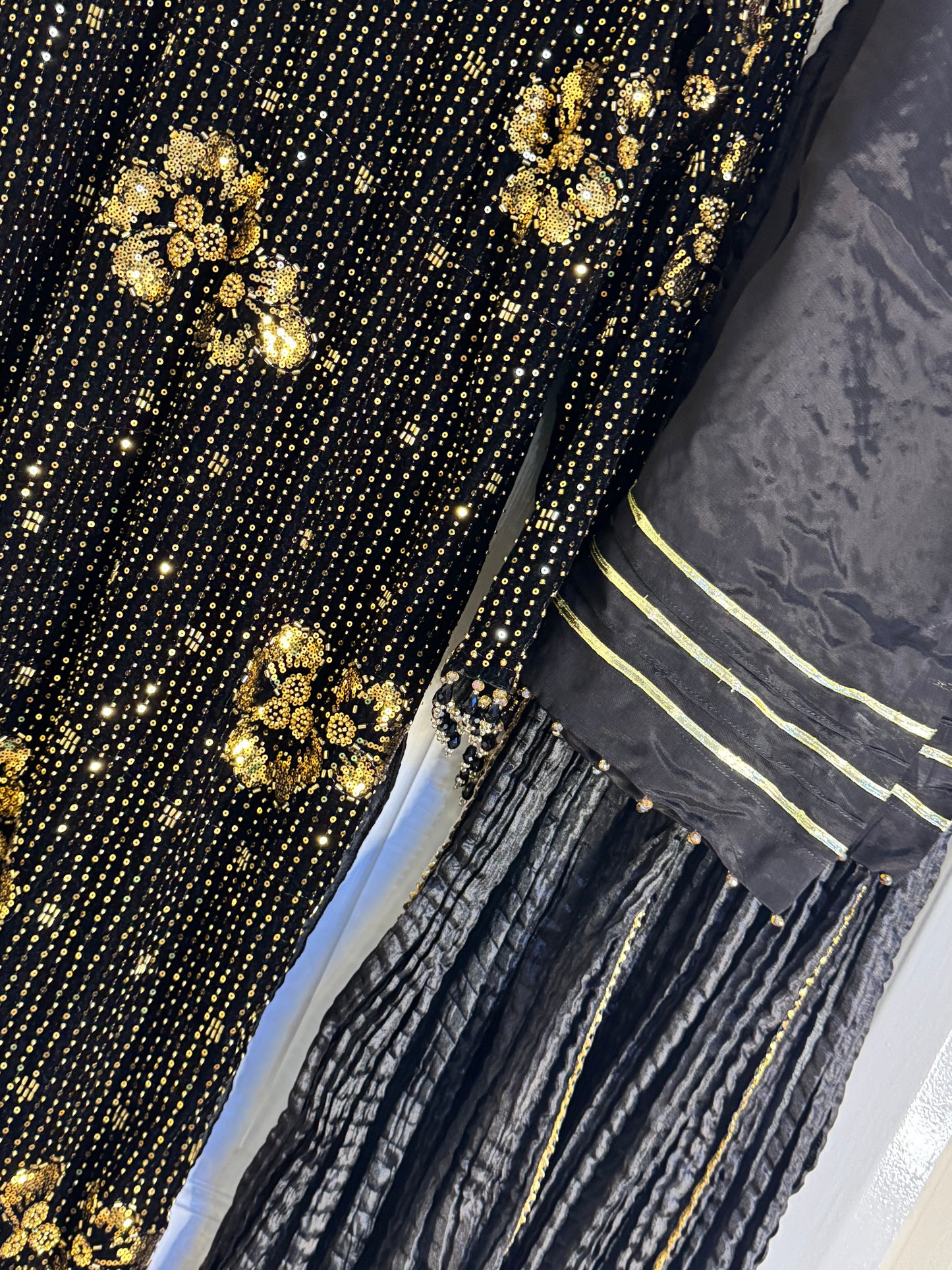 Dil bahar - Cutdana Velvet - Black