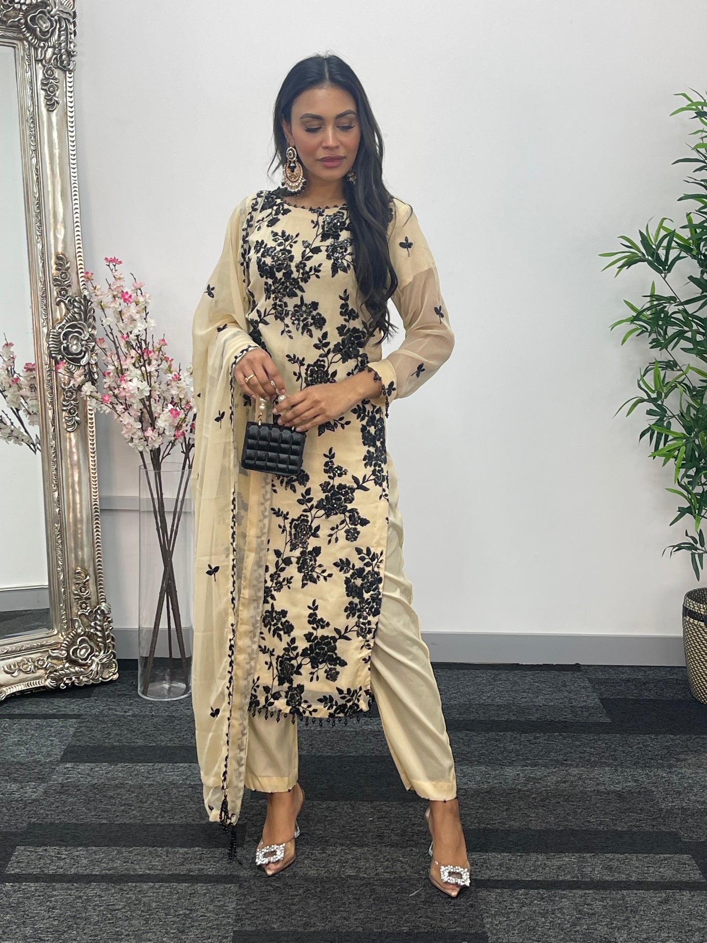 “Tooba” Ivory Chiffon Sitari