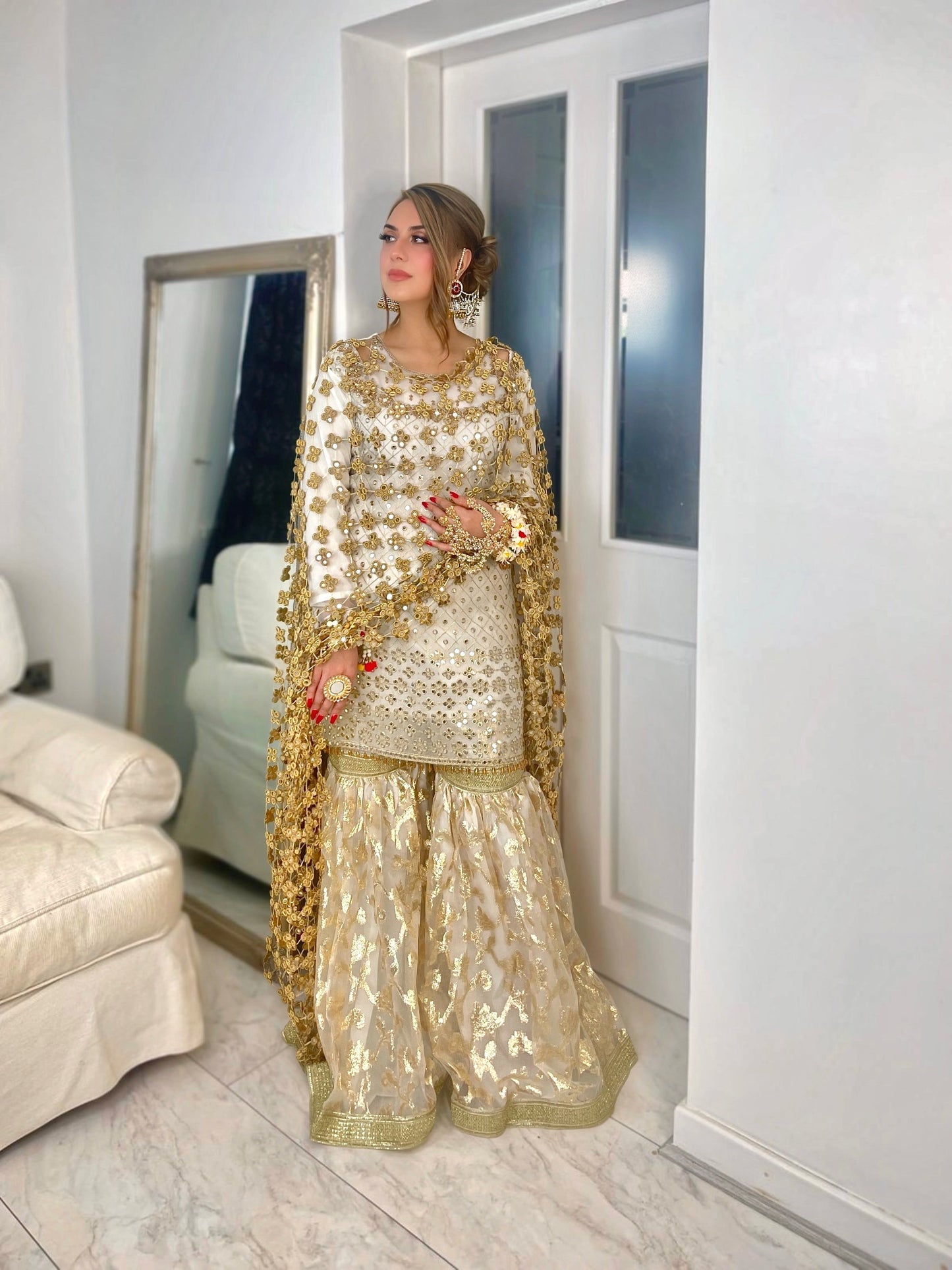 Posheeda Sheesh Dupatta with garara