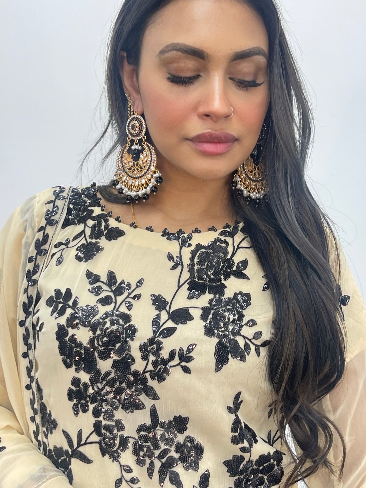“Tooba” Ivory Chiffon Sitari