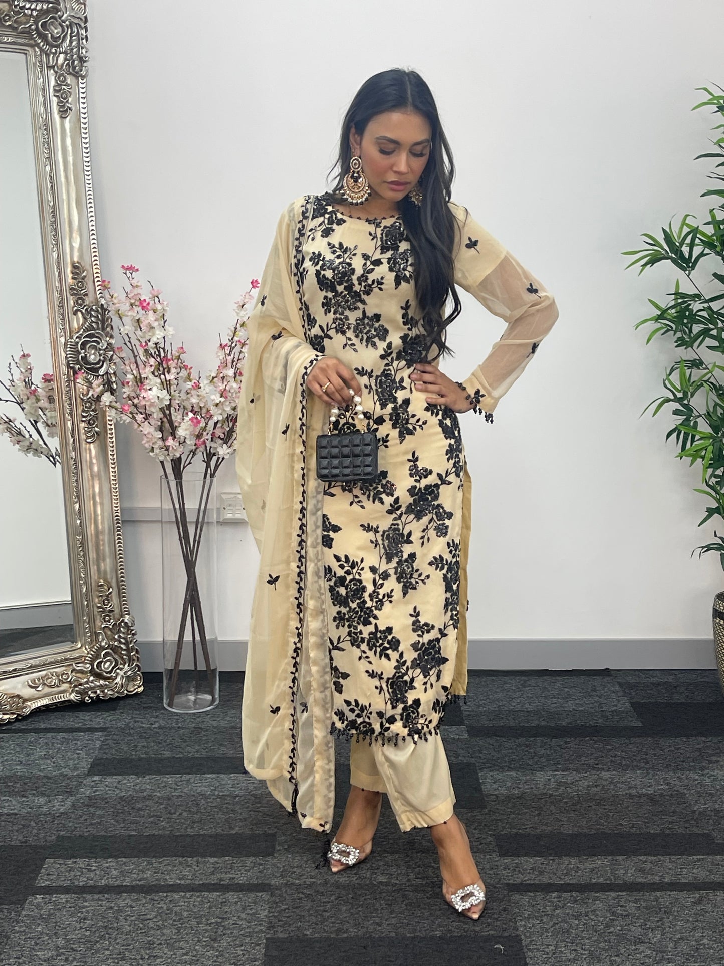 “Tooba” Ivory Chiffon Sitari