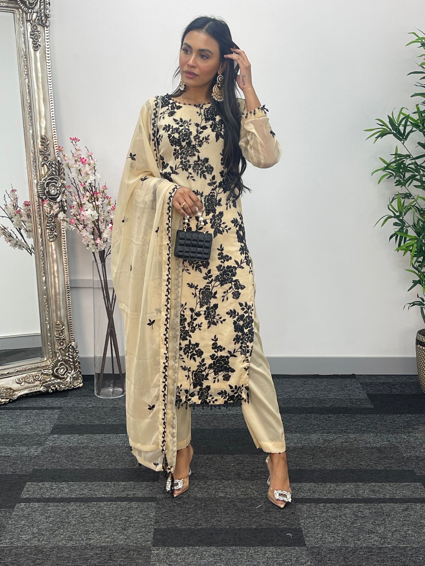 “Tooba” Ivory Chiffon Sitari