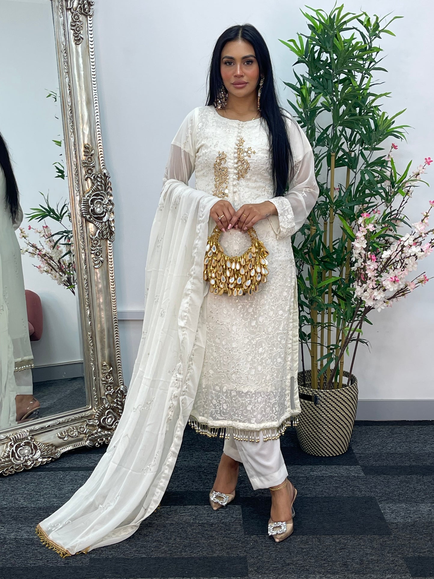Singhaar - Ivory- Off white - V