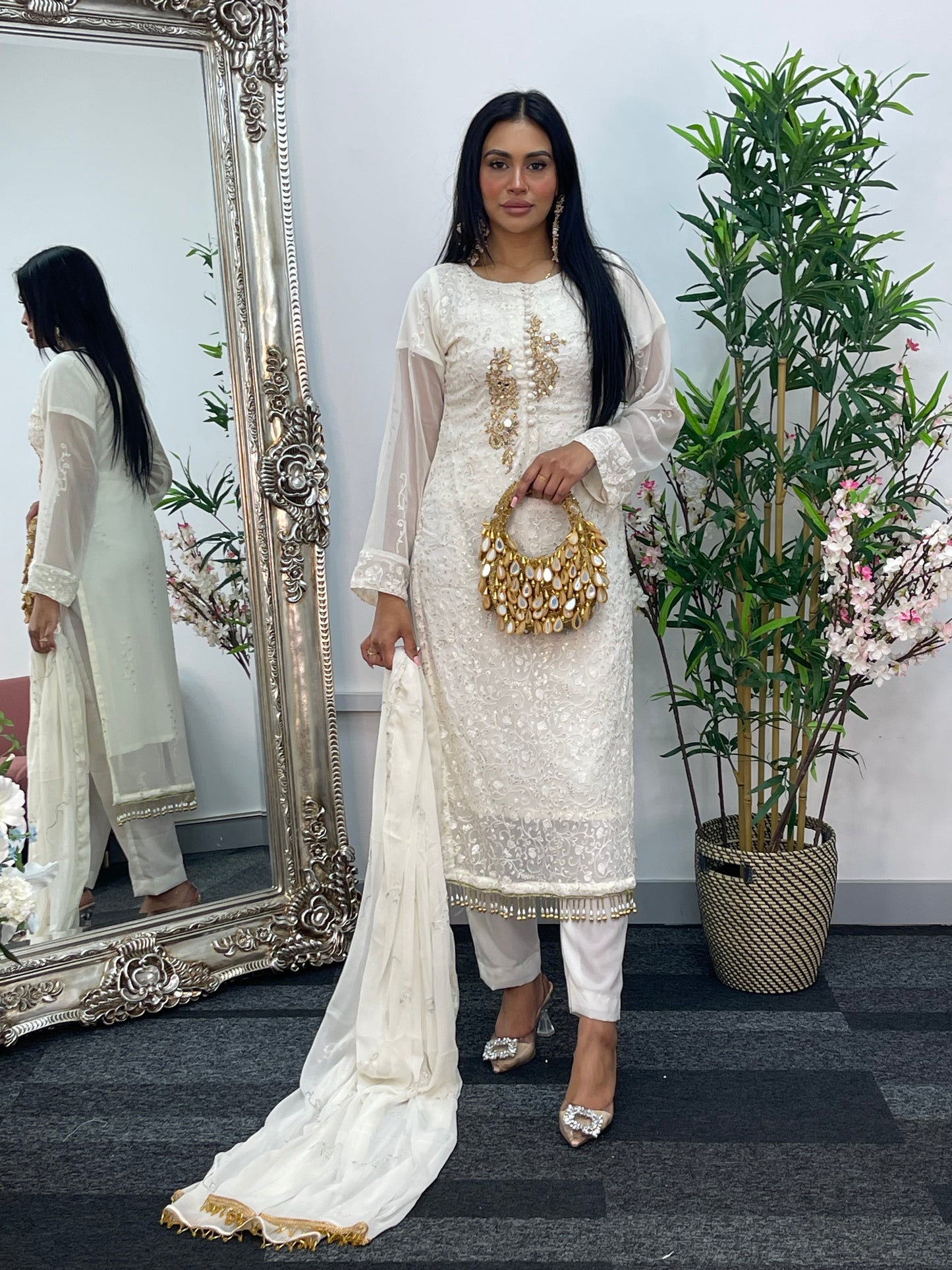 Singhaar - Ivory- Off white - V