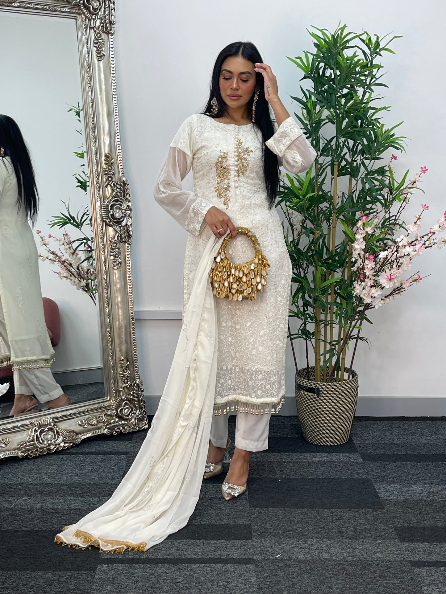 Singhaar - Ivory- Off white - V