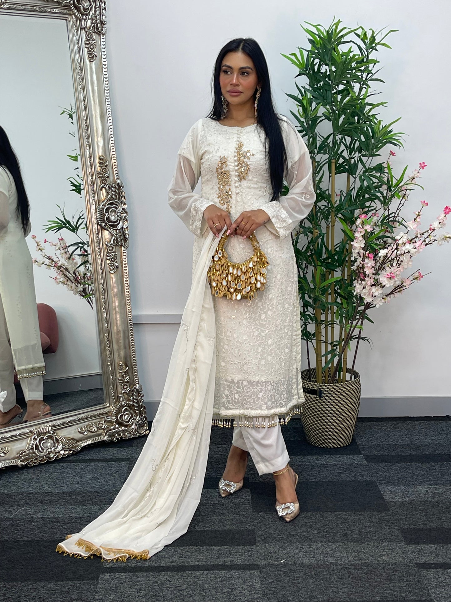 Singhaar - Ivory- Off white - V