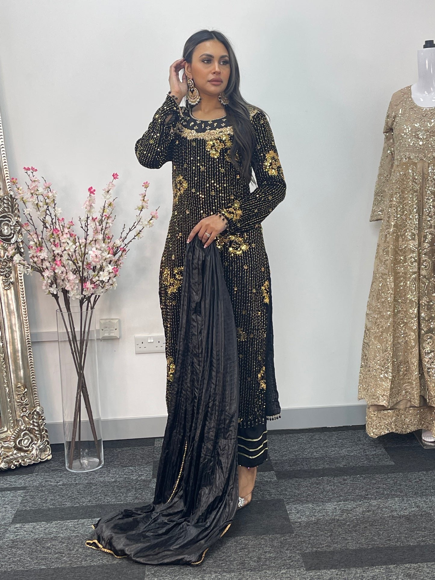 Dil bahar - Cutdana Velvet - Black
