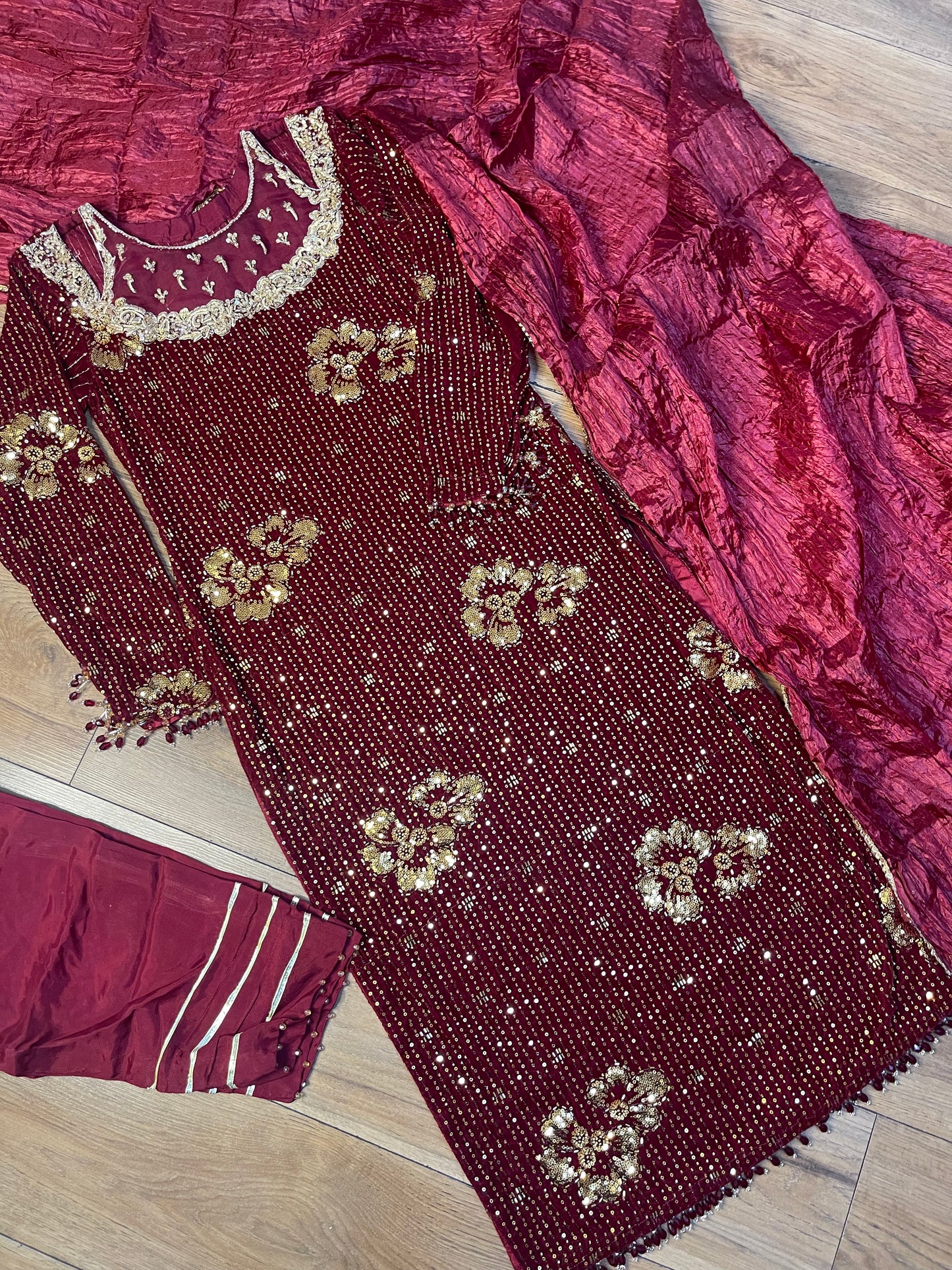 Dil bahar - Cutdana Velvet - Maroon