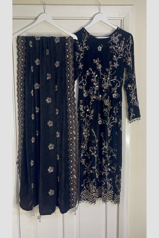 “Makhmal” Black Velvet Cutdana - Party Wedding Outfit