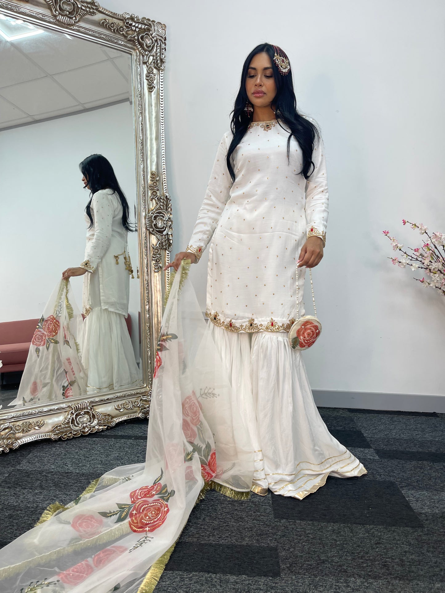 Safaid  Gulab - Garara