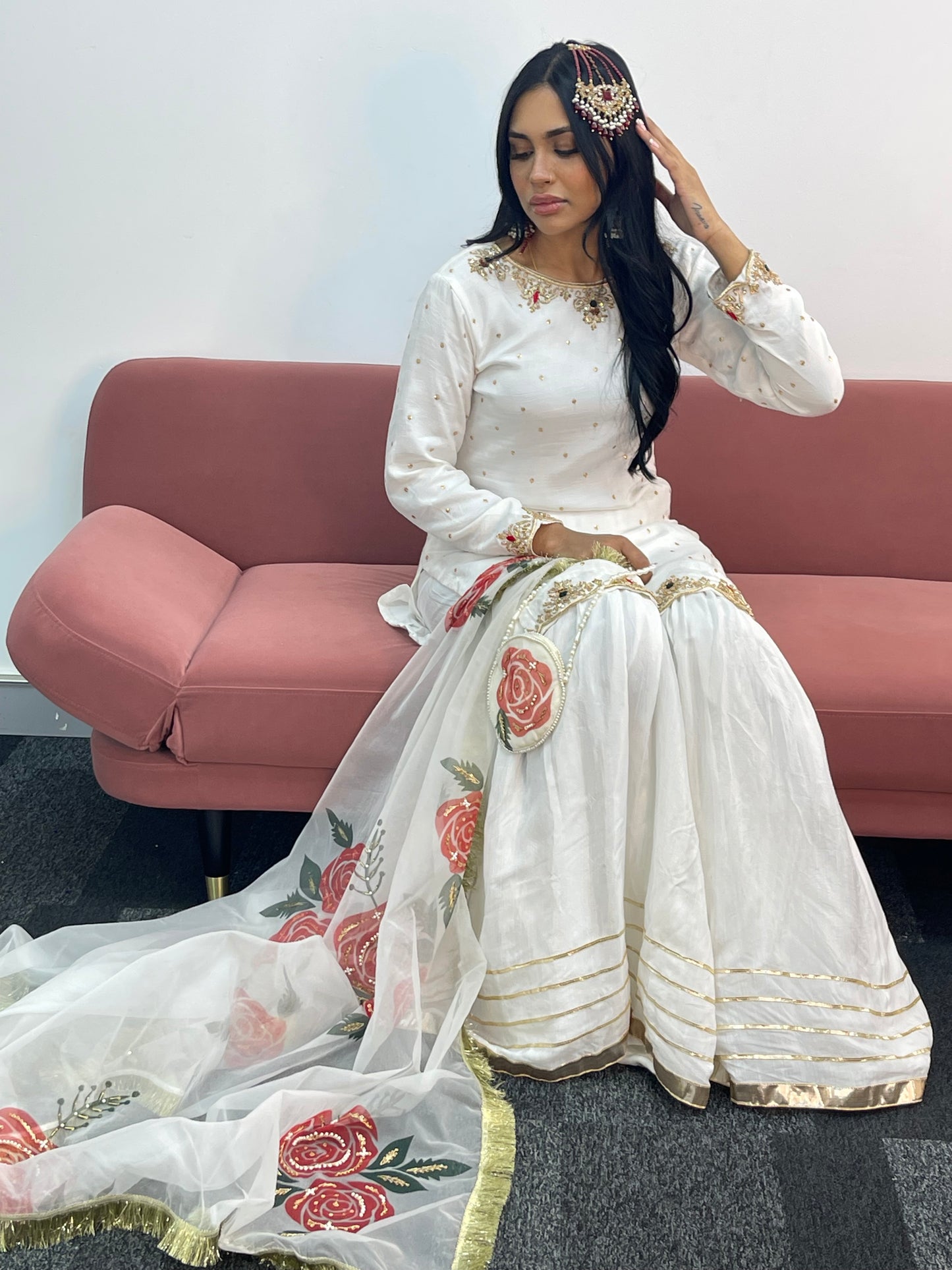 Safaid  Gulab - Garara