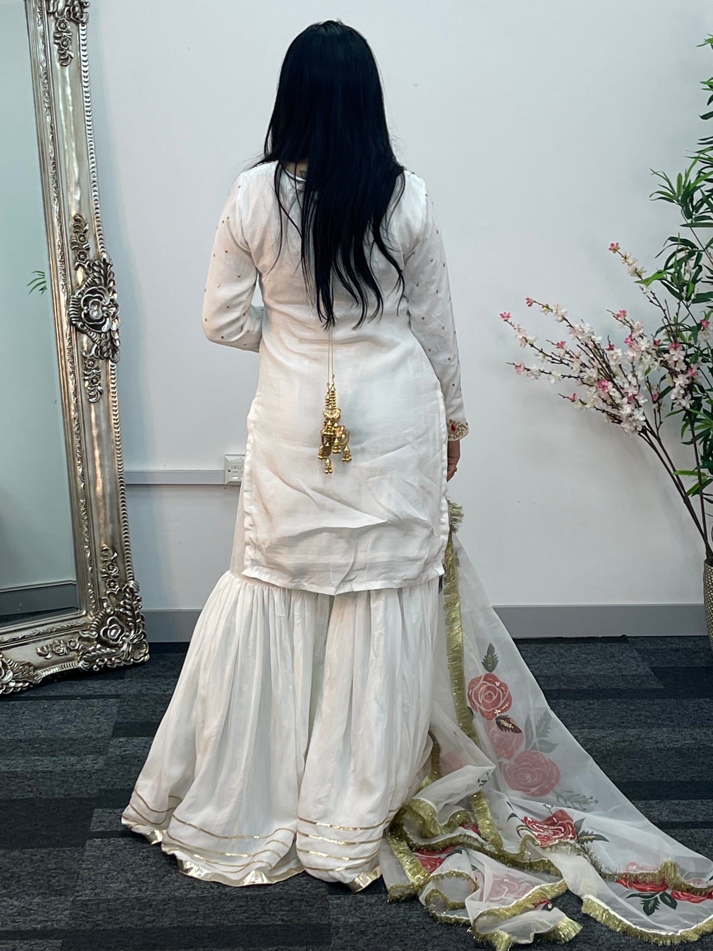 Safaid  Gulab - Garara