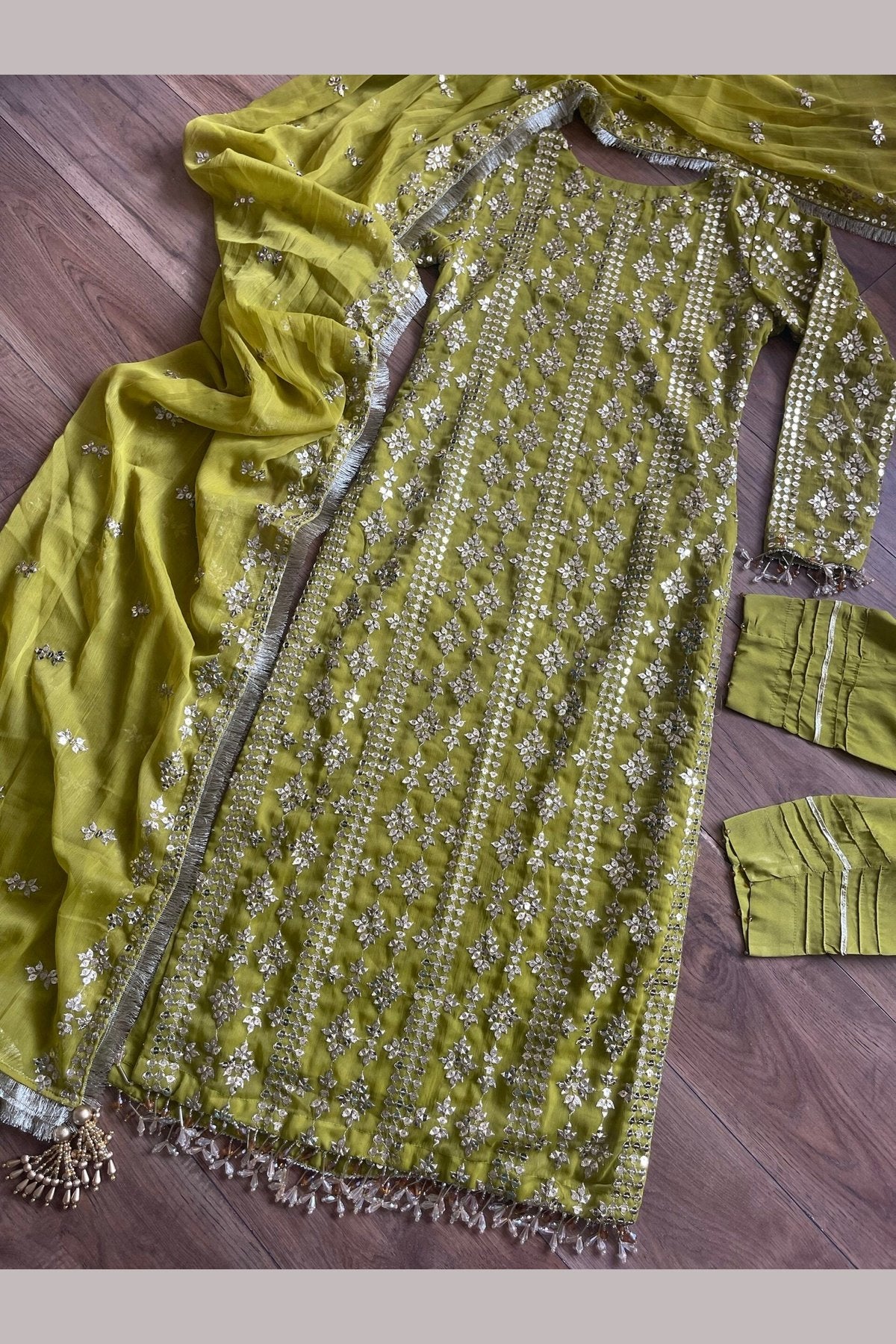 “Bling Bling Dhaani Green” Party outfit